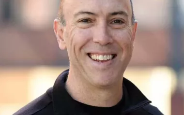 Headshot of Professor G. Lorimer Moseley.