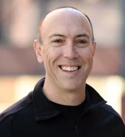 Headshot of Professor G. Lorimer Moseley.