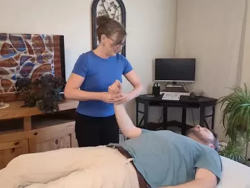 Cindy Williams, LMT, demonstrates oscillation technique on a male client.