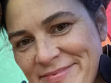 Woman smiling. 