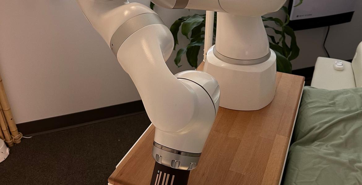A robotic massage arm is displayed.